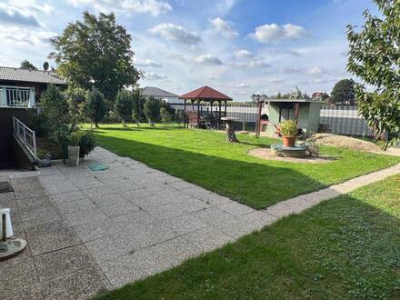 Top modernes Einfamilienhaus: Wohnen im Grünen mit großem Garten, etc.