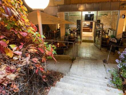 Restaurant mit schönem Gewölbe und Gastgarten