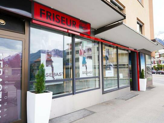 Bekannter, erfolgreicher Friseursalon in Toplage sucht NachfolgerIn