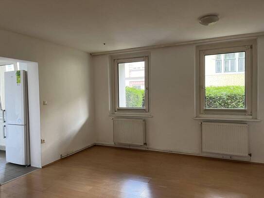 Wohnen mit Blick ins Grüne und U-Bahn-Anbindung - 2-Zimmer Wohnung in EG, 1130 Wien für 160.000,00 €