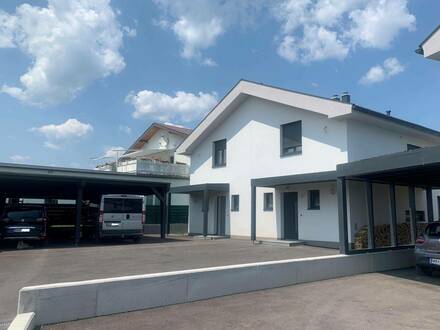 Erstbezug! Modernes Doppelhaus mit Terrasse und Garten