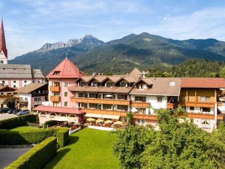 Brillantes Hotel & eigenes separates Personalgebäude auf riesigem Grundstück in Breitenwang!