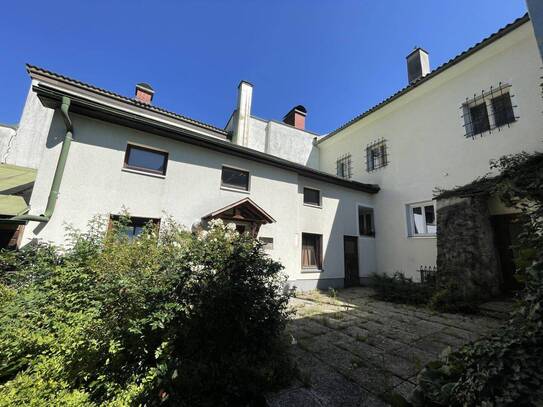 Großes Wohnhaus mit Garten, Garage, Doppel-Carport, Einliegerwohnung, "STEFFI-FORSTNER-HAUS"