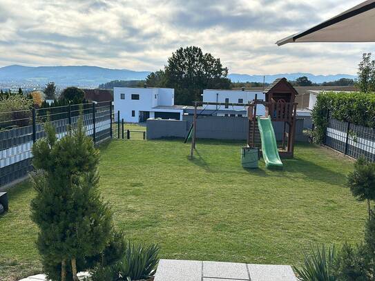 Schöne Doppelhaushälfte mit tollem Ausblick ins Gebirge