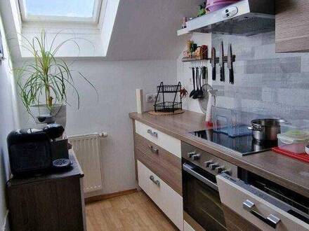 PROVISIONSFREI: Dachgeschosswohnung mit ca. 70,20 m² und möblierter Küche ++ FOHNSDORF ++