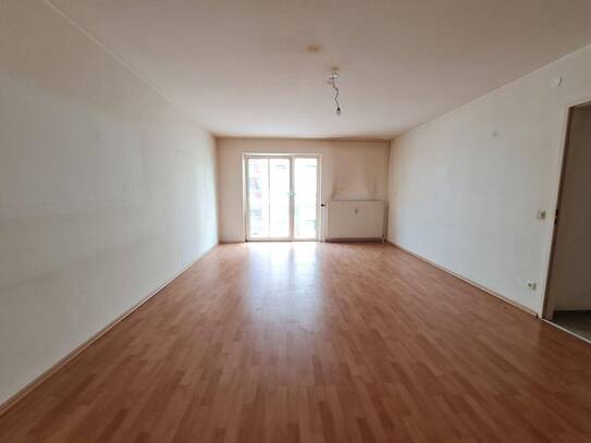 SANIERUNGSBEDÜRFTIGE - 2 ZI Etagenwohnung mit LOGGIA + Lift nahe Briggita Passage