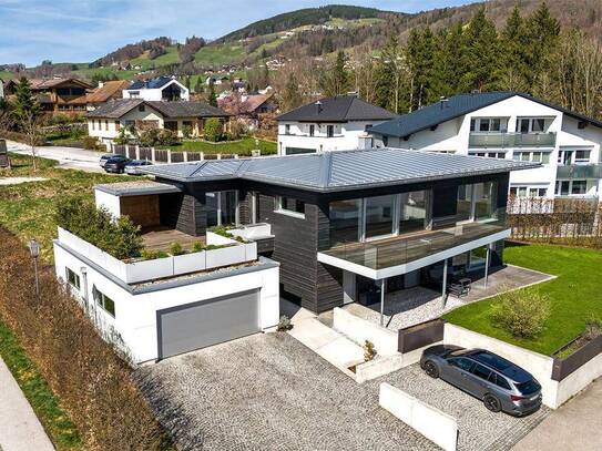 Blick frei!Stilvolles Architektenhaus in edler Holzbauweise in Mondsee