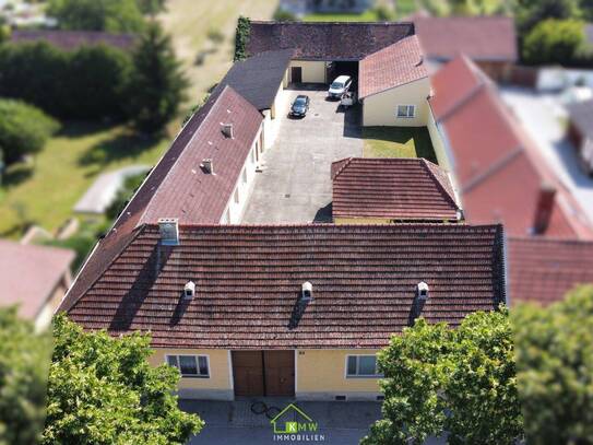 charmanter Vierkanthof - Bungalow mit 2 Wohneinheiten und Nebengebäuden