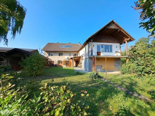 Weiler-Lage! Ein-/Mehrfamilienhaus mit 2 Garagen und Werkstätte - Wolfern / inmitten ebener Grünlandschaft