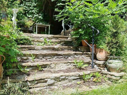 Haus mit kleinem Geschäftslokal und idyllischem Garten und Garagen- Kauf oder Tausch gegen Wohnung möglich!