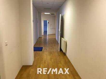 Großzügige, moderne Büro- oder Praxisräume im Zentrum
