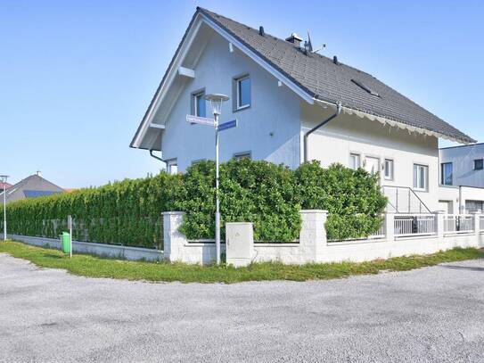 ** Gepflegtes Einfamilienhaus mit Pool, Garage und tollem Keller! **