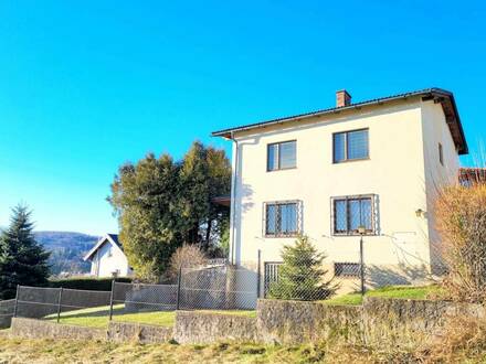 GEPFLEGTES EINFAMILIENHAUS IN SEHR SCHÖNER, SONNIGER LAGE MIT AUSBLICK