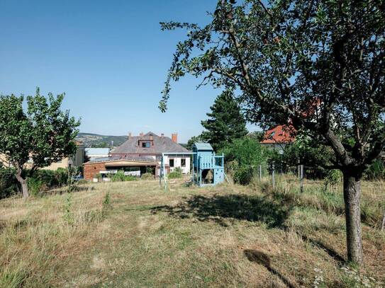 Großzügige Jahrhundertwende Villa mit großem Garten und Pool in zentraler Lage von Klosterneuburg!