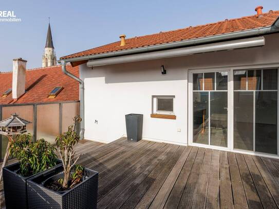 Exklusive zentrumsnahe Dachgeschoßwohnung mit großer Terrasse in absoluter Ruhelage