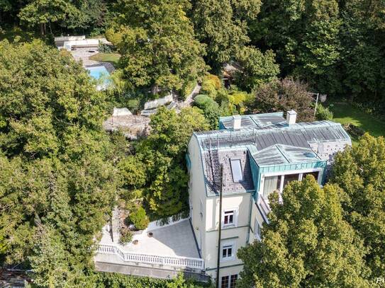 Elegante Villa mit historischem Garten in Dornbach