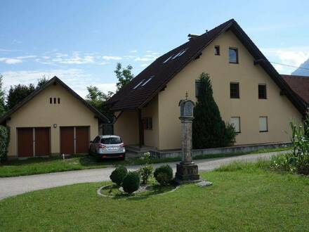 Geräumiges Ein-Zweifamilienhaus mit Seeblick und Doppelgarage