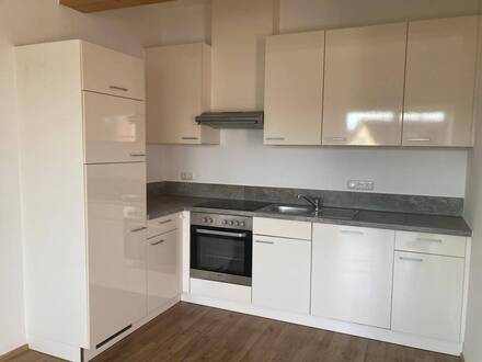 Neubauwohnung mit riesigen Balkon und Carport zur Miete