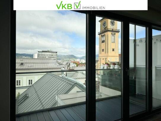 Modernes Wohnen auf zwei Ebenen: Stilvolle Wohnung mit Loggia und Dom-Panorama