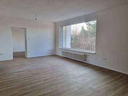 HELLE WOHNUNG MIT SCHÖNEM GRÜNBLICK DIREKT IM ZENTRUM