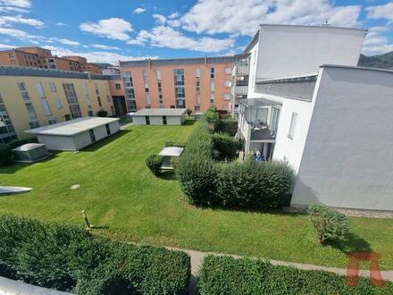Schöne 3 Zimmerwohnung mit Balkon, Loggia und TG-Platz