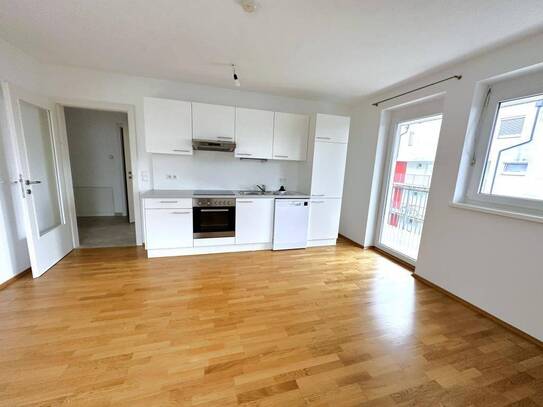 SOFORT VERFÜGBAR- Jakomini - 54 m² - 3 Zimmer - TIEFGARAGE - WG geeignet - großer Balkon