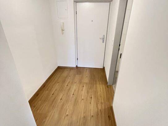 Attraktive / sanierte Singlewohnung mit neuem Bad und großer Loggia!