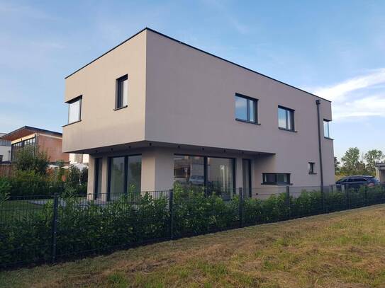 PERFEKTES, MODERNES, NEUES TRAUMHAUS IM ERSTBEZUG AM FELSER SEE