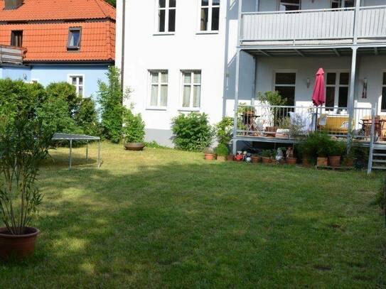 ERDGESCHOSSWOHNUNG MIT 4 ZIMMER UND GARTEN