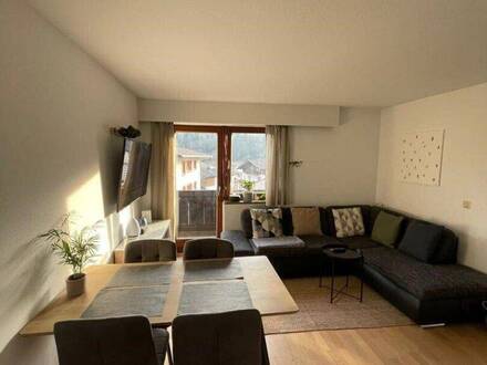 Zur Miete - Zentral gelegene, sonnige 2 Zimmer Wohnung mit Küche und Balkon
