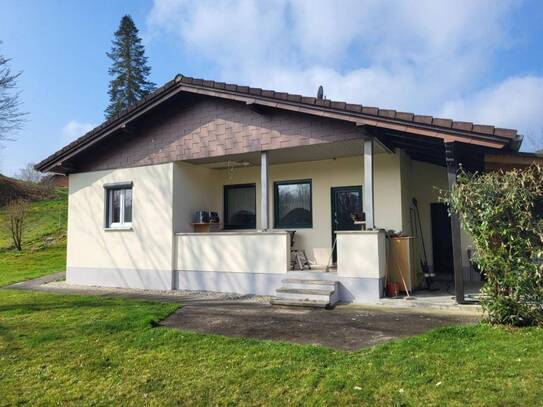 Idyllisches Wohnhaus mit 2.395 m² Grünland (Sternchenwidmung)