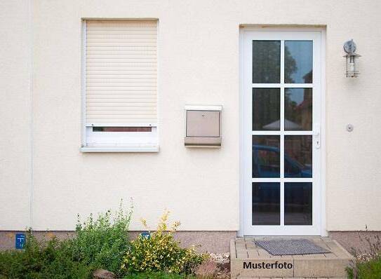 Einfamilienhaus mit Nebengebäude und Wintergarten