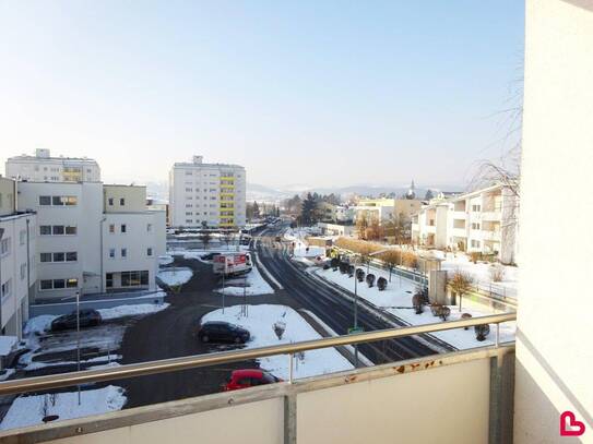 Schön aufgeteilte Wohnung mit Loggia