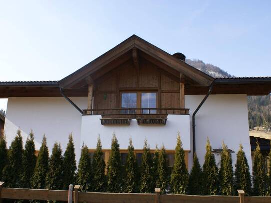 Haus im Tiroler Landhausstil in ruhiger und sonniger Lage