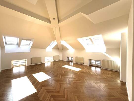 UNBEFRISTETE Dachgeschoß-Maisonette-Wohnung mitten in 1090 Wien!
