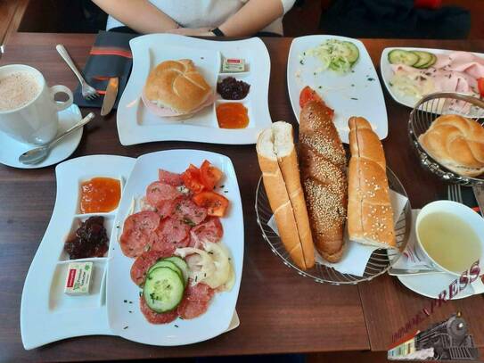 Modernes Kaffeehaus mit viel Laufkundschaft in Neubau - Gürtelnähe