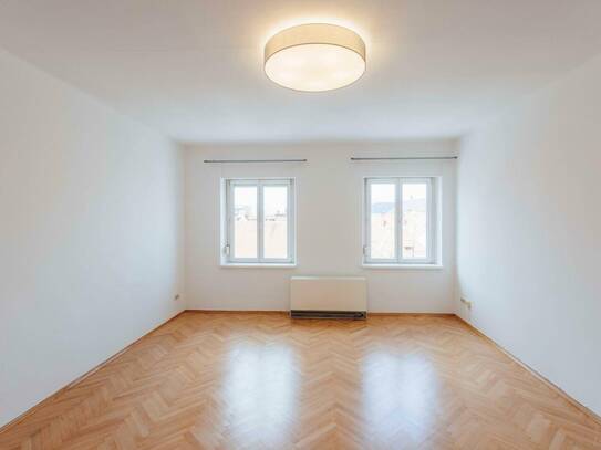 Sonnige 2-Zimmer- Altbau - Wohnung mit Kamin und Panoramaaussicht im Bezirk Lend. WG tauglich!