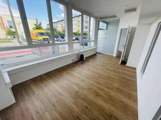 Modernes Büro/Praxis mit Terrasse und Parkmöglichkeiten in Ansfelden zu vermieten!