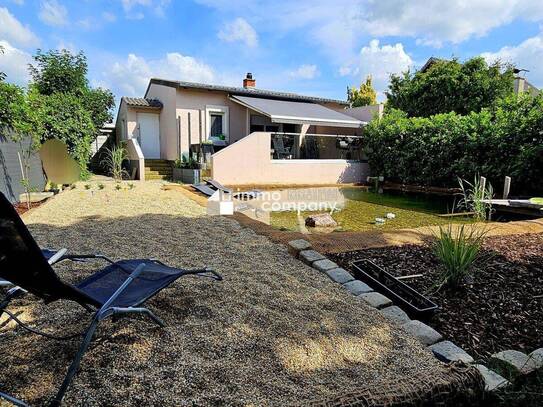 HIER LÄSSTS SICH WOHNEN - Bungalow mit Gartenparadies und Schwimmteich