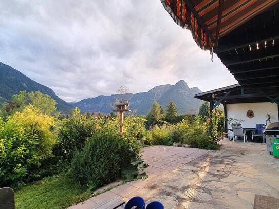 Wohnhaus in Plateaulage mit Dachsteinblick