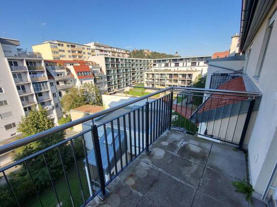 Zentrum - Balkon- Traum Ausblick - großzügige 2-Zimmer-Wohnung - 78m² - Lift