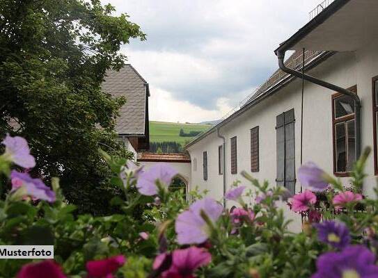 Gepflegte Hofstelle mit Wohnhaus und Ausgedinge