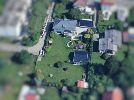 Villa mit 230m² und 2.243m² Baugrund mit Pool und 60m² Gartenhaus in Waidmannsdorf - Superlage