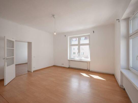 ++NEU++ renovierungsbedürftige 2-Zimmer ALTBAU-WOHNUNG in sehr guter Lage!