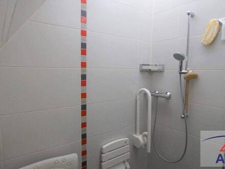 Kleines Einfamilienhaus mit großem Grund zu verkaufen!