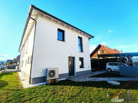 PROVISIONSFREI - Neuer Massivbau mit Pool und Doppel- Carport