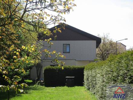 Großzügiges Ein-/Zweifamilienhaus mit viel Potential zu verkaufen!