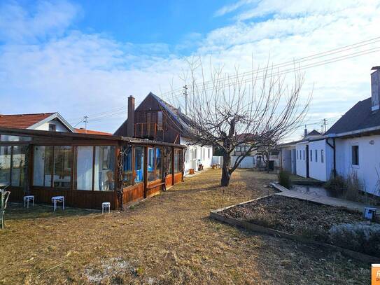 GARTENLIEBHABER AUFGEPASST - RUHIGES EINFAMILIEN - ODER WOCHENENDHAUS MIT GARAGE UND NEBENGEBÄUDEN