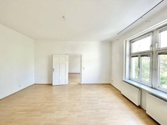 Brigittaplatz | Bezaubernde 2 Zimmer Altbau mit Potenzial | Grünblick