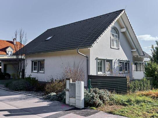 Hervorragendes Einfamilienhaus mit Blick zur Burgruine Emmerberg westlich von Wr. Neustadt